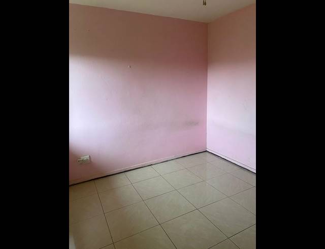 6 BEDROOM HOUSE FOR SALE IN CLARE ESTATE